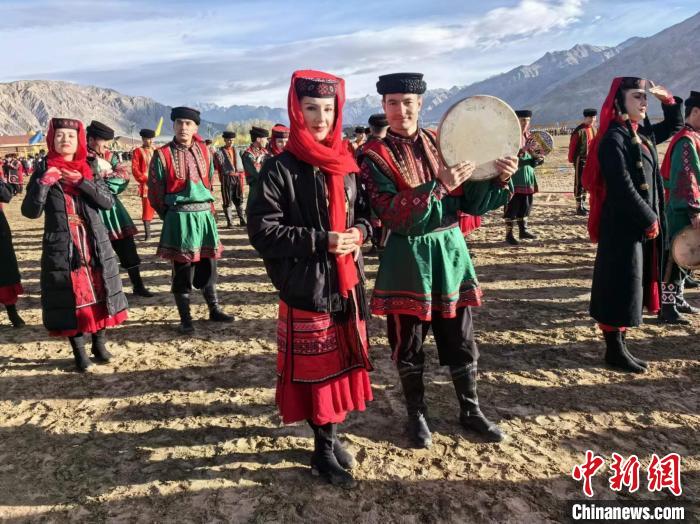 В Синьцзяне прошла выставка таджикского культурного наследия