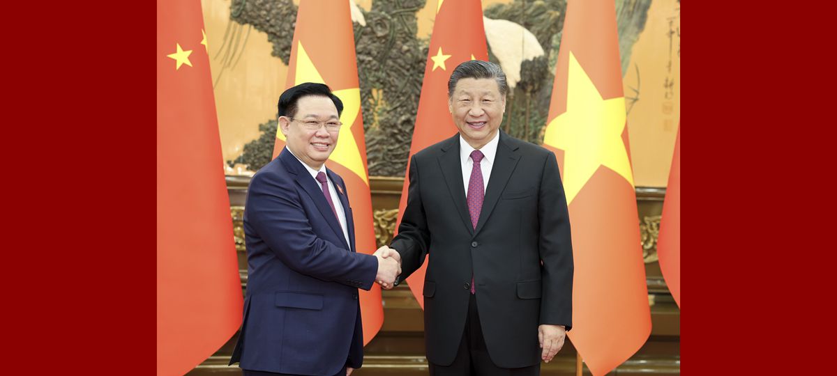 Си Цзиньпин встретился с председателем Национального собрания Вьетнама