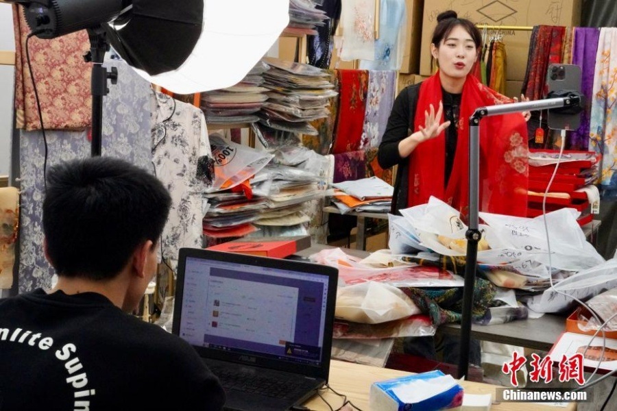 Визит в главную “Деревню онлайн-трансляций электронной коммерции”в Китае