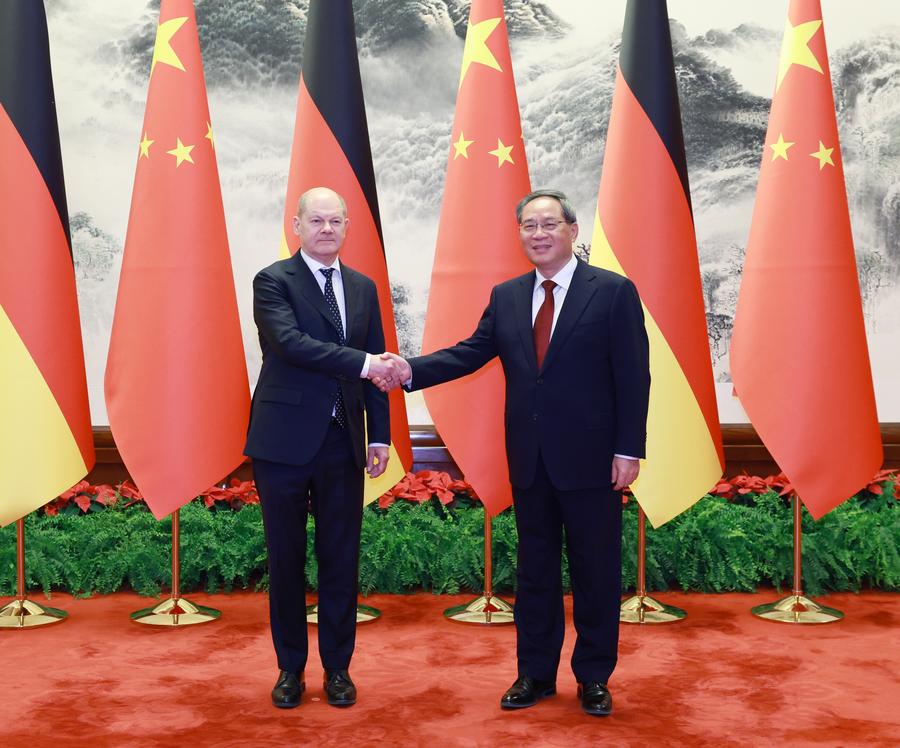 Ли Цян провел переговоры с канцлером Германии
